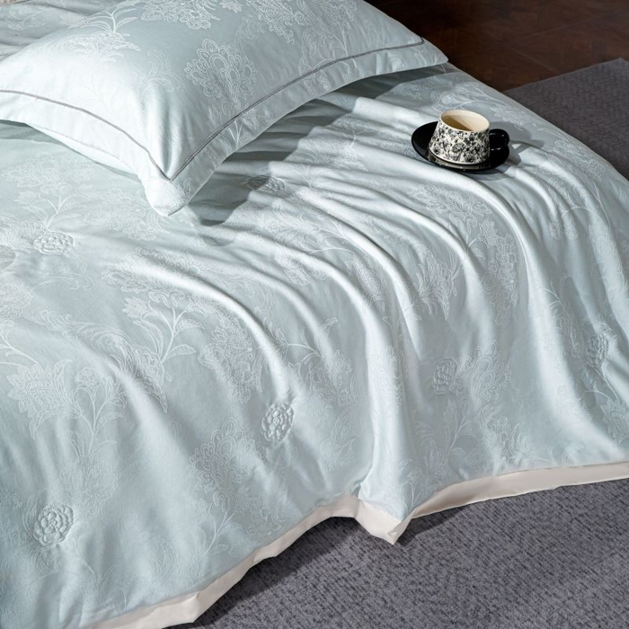 91家纺网 家纺一手货源 找家纺 （总）丽卡家纺 2025新款金银丝提花宽边凯丽夏被四件套