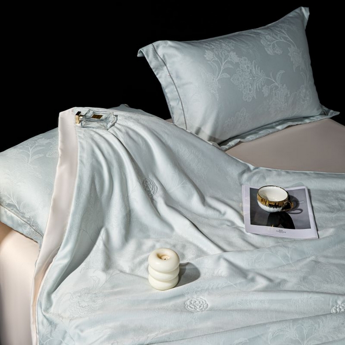 91家纺网 家纺一手货源 找家纺 （总）丽卡家纺 2025新款金银丝提花宽边凯丽夏被四件套