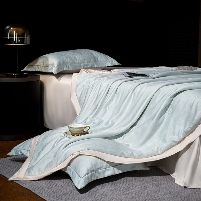 91家纺网 家纺一手货源 找家纺 （总）丽卡家纺 2025新款金银丝提花宽边凯丽夏被四件套