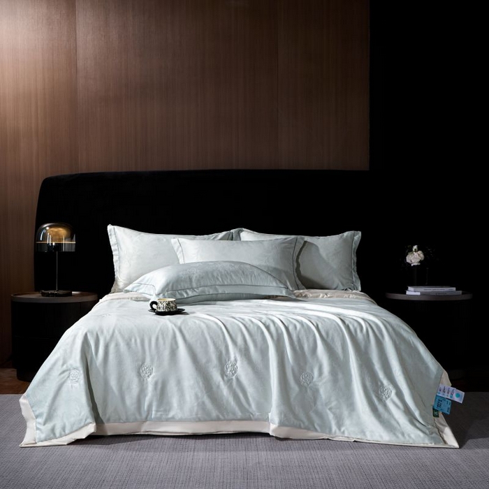 91家纺网 家纺一手货源 找家纺 丽卡家纺 2025新款金银丝提花宽边凯丽夏被四件套 凯丽-绿