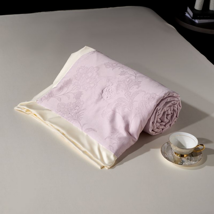 91家纺网 家纺一手货源 找家纺 丽卡家纺 2025新款金银丝提花宽边凯丽夏被四件套 凯丽-紫