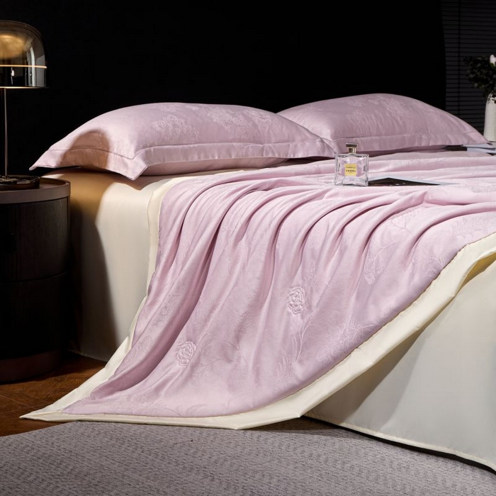 91家纺网 家纺一手货源 找家纺 丽卡家纺 2025新款金银丝提花宽边凯丽夏被四件套 凯丽-紫