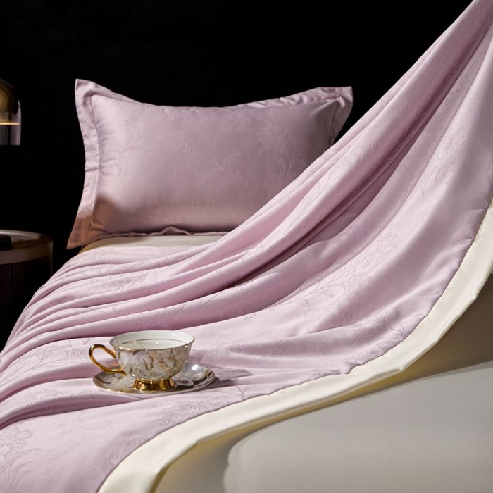 91家纺网 家纺一手货源 找家纺 丽卡家纺 2025新款金银丝提花宽边凯丽夏被四件套 凯丽-紫