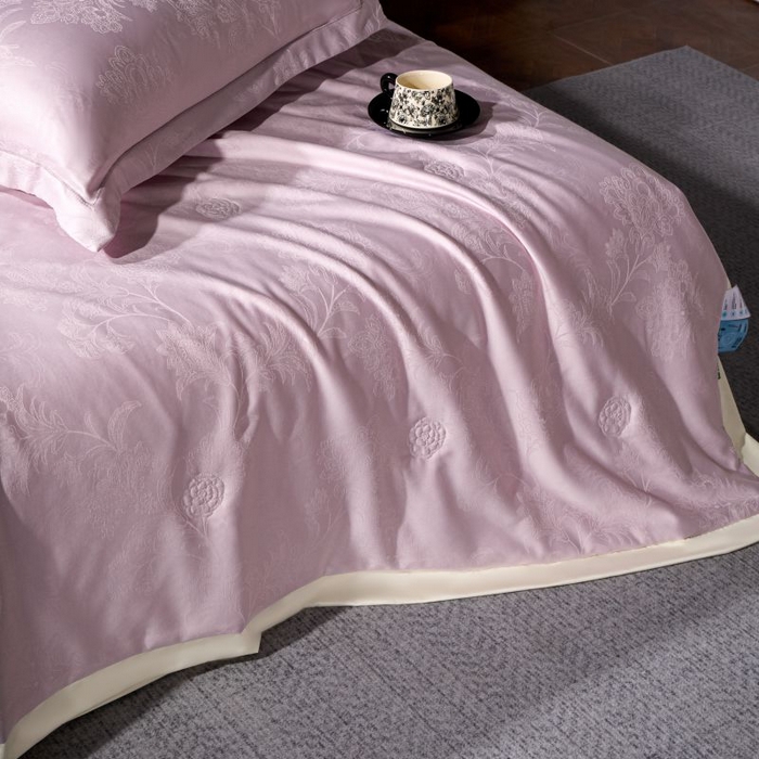 91家纺网 家纺一手货源 找家纺 丽卡家纺 2025新款金银丝提花宽边凯丽夏被四件套 凯丽-紫