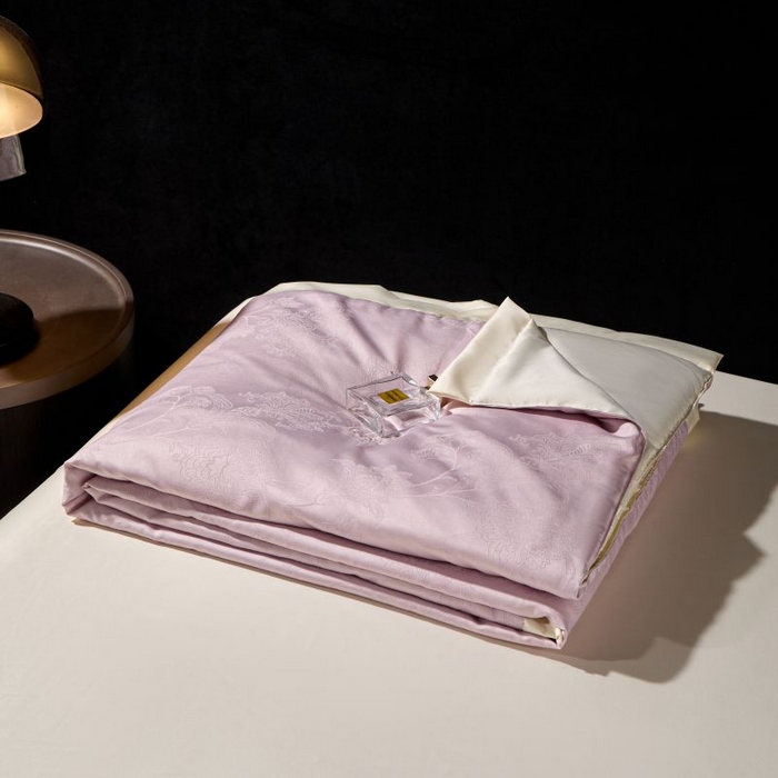 91家纺网 家纺一手货源 找家纺 丽卡家纺 2025新款金银丝提花宽边凯丽夏被四件套 凯丽-紫