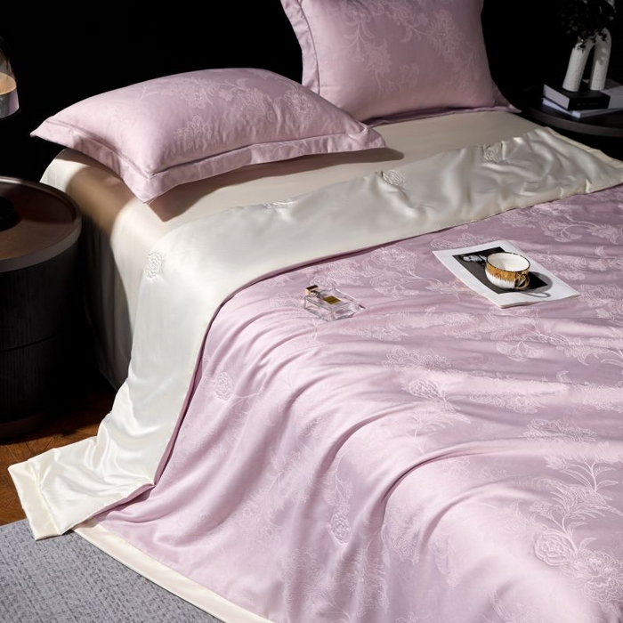 91家纺网 家纺一手货源 找家纺 丽卡家纺 2025新款金银丝提花宽边凯丽夏被四件套 凯丽-紫