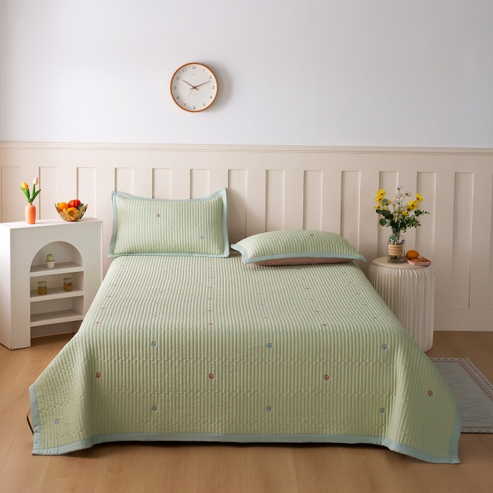 91家纺网 家纺一手货源 找家纺 晨晨家纺 2025新款A类莱赛尔天丝刺绣款凉席席子床盖款系列三件套 皇冠-薄荷绿