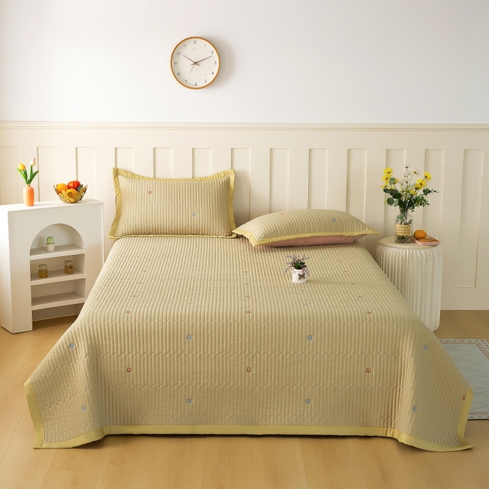 91家纺网 家纺一手货源 找家纺 晨晨家纺 2025新款A类莱赛尔天丝刺绣款凉席席子床盖款系列三件套 皇冠-抹茶绿