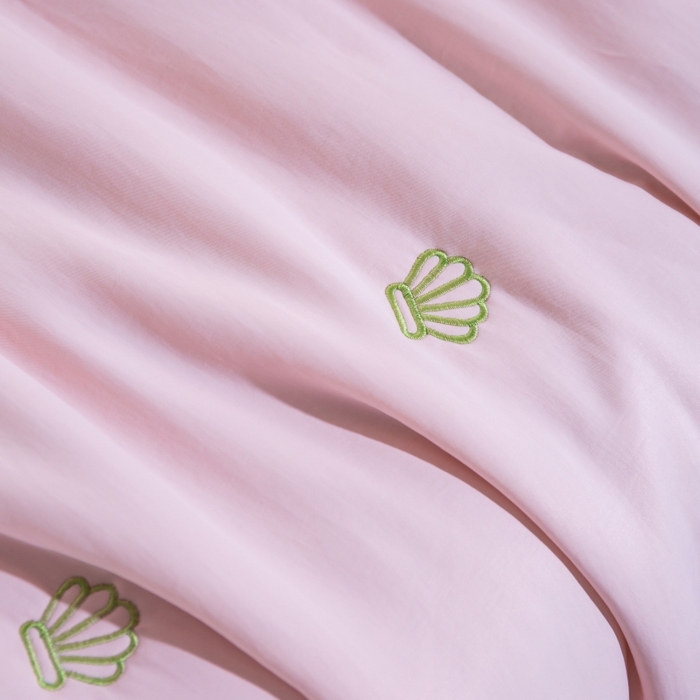 91家纺网 家纺一手货源 找家纺 晨晨家纺 2025新款A类莱赛尔天丝刺绣款夏被系列 单夏被 皇冠-樱花粉