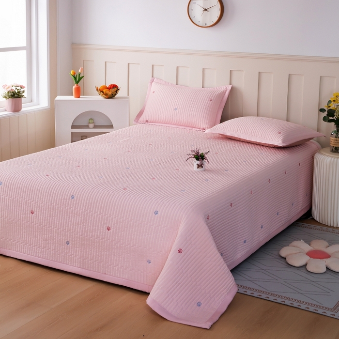 91家纺网 家纺一手货源 找家纺 晨晨家纺 2025新款A类莱赛尔天丝刺绣款凉席席子床盖款系列三件套 皇冠-樱花粉