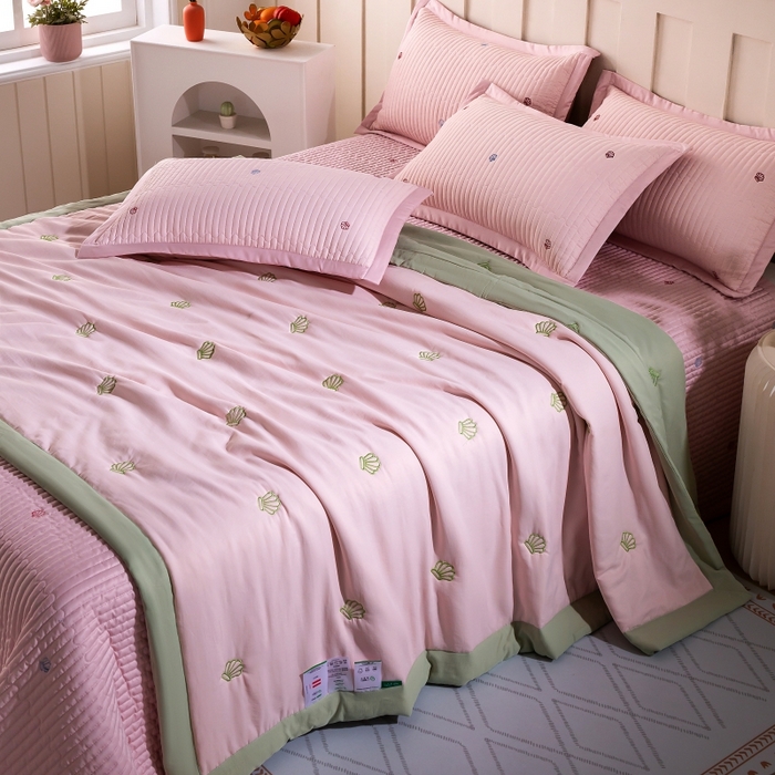 91家纺网 家纺一手货源 找家纺 晨晨家纺 2025新款A类莱赛尔天丝刺绣款夏被系列 单夏被 皇冠-樱花粉