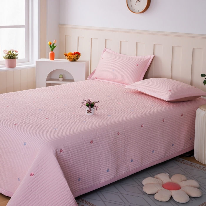 91家纺网 家纺一手货源 找家纺 晨晨家纺 2025新款A类莱赛尔天丝刺绣款凉席席子床盖款系列三件套 皇冠-樱花粉