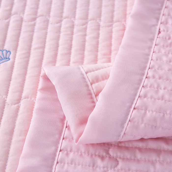 91家纺网 家纺一手货源 找家纺 晨晨家纺 2025新款A类莱赛尔天丝刺绣款凉席席子床盖款系列三件套 皇冠-樱花粉