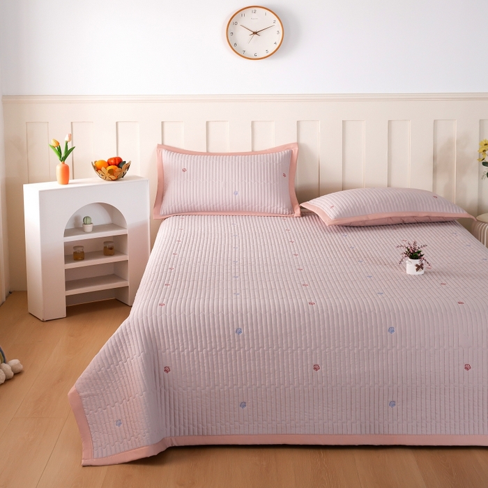 91家纺网 家纺一手货源 找家纺 晨晨家纺 2025新款A类莱赛尔天丝刺绣款凉席席子床盖款系列三件套 皇冠-高级咖