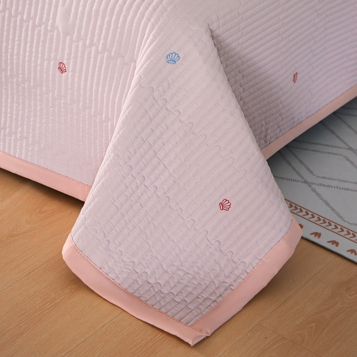 91家纺网 家纺一手货源 找家纺 晨晨家纺 2025新款A类莱赛尔天丝刺绣款凉席席子床盖款系列三件套 皇冠-高级咖