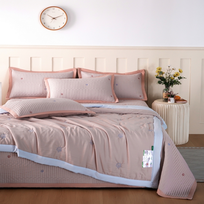 91家纺网 家纺一手货源 找家纺 晨晨家纺 2025新款A类莱赛尔天丝刺绣款凉席席子床盖款系列三件套 皇冠-高级咖