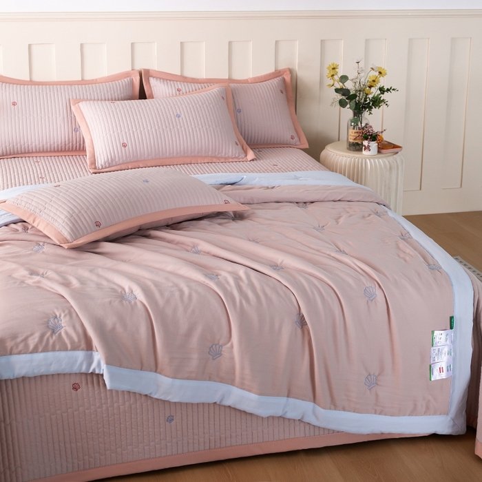 91家纺网 家纺一手货源 找家纺 晨晨家纺 2025新款A类莱赛尔天丝刺绣款凉席席子床盖款系列三件套 皇冠-高级咖