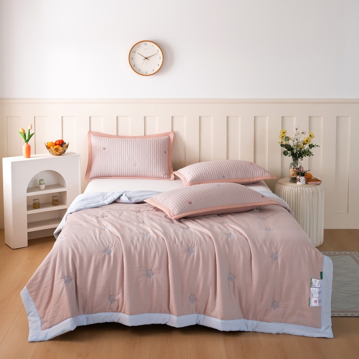 91家纺网 家纺一手货源 找家纺 晨晨家纺 2025新款A类莱赛尔天丝刺绣款凉席席子床盖款系列三件套 皇冠-高级咖