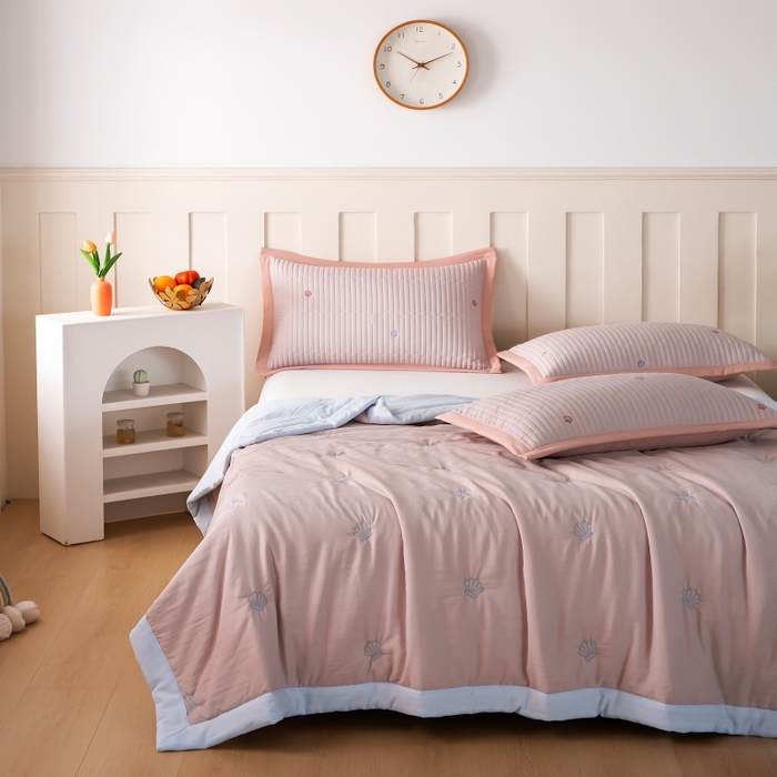 91家纺网 家纺一手货源 找家纺 晨晨家纺 2025新款A类莱赛尔天丝刺绣款夏被系列 单夏被 皇冠-高级咖