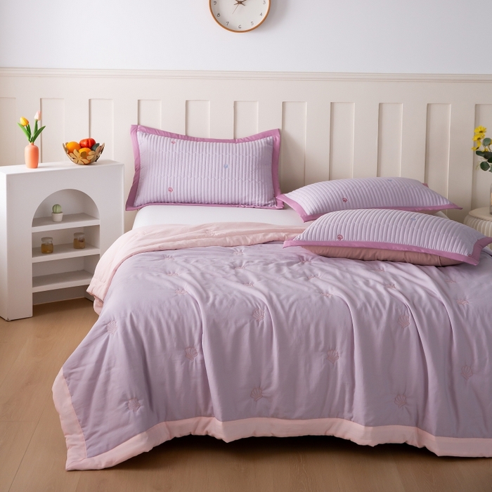 91家纺网 家纺一手货源 找家纺 晨晨家纺 2025新款A类莱赛尔天丝刺绣款凉席席子床盖款系列三件套 皇冠-魅影紫