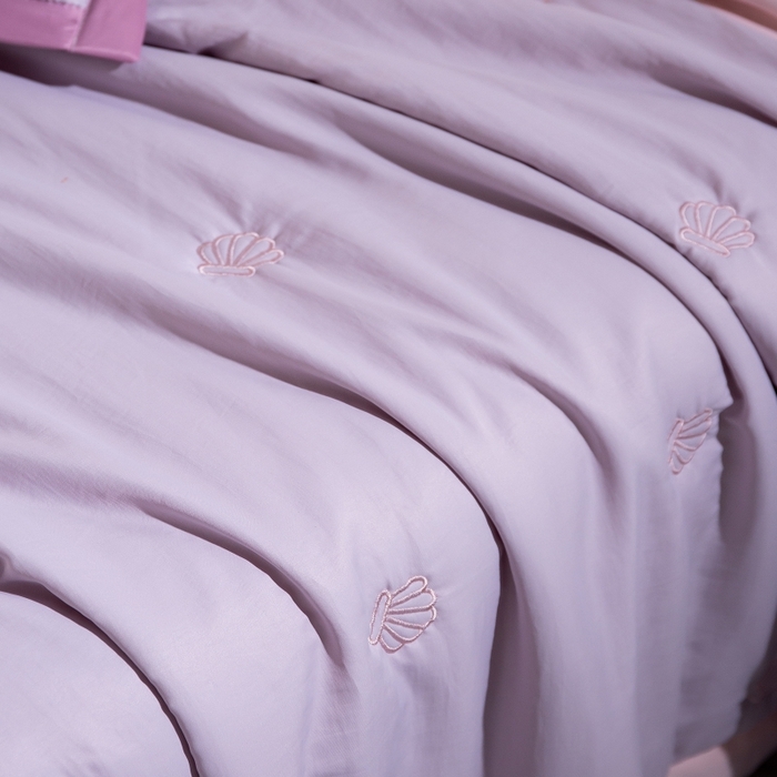 91家纺网 家纺一手货源 找家纺 晨晨家纺 2025新款A类莱赛尔天丝刺绣款凉席席子床盖款系列三件套 皇冠-魅影紫