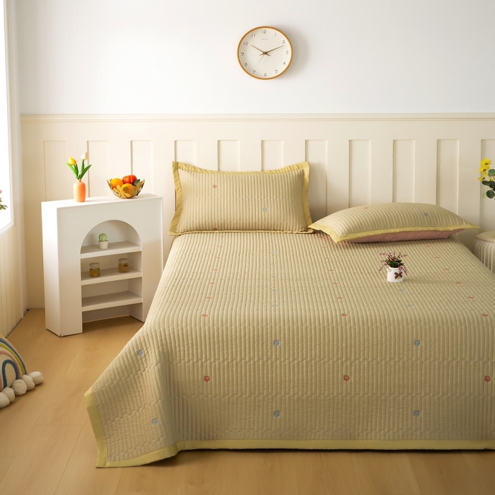 91家纺网 家纺一手货源 找家纺 晨晨家纺 2025新款A类莱赛尔天丝刺绣款凉席席子床盖款系列三件套 皇冠-抹茶绿