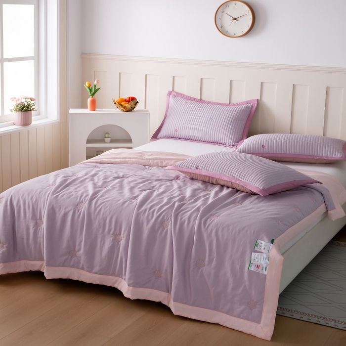 91家纺网 家纺一手货源 找家纺 晨晨家纺 2025新款A类莱赛尔天丝刺绣款夏被系列 单夏被 皇冠-魅影紫