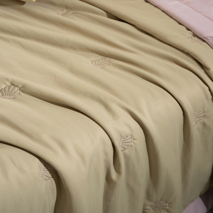 91家纺网 家纺一手货源 找家纺 晨晨家纺 2025新款A类莱赛尔天丝刺绣款凉席席子床盖款系列三件套 皇冠-抹茶绿