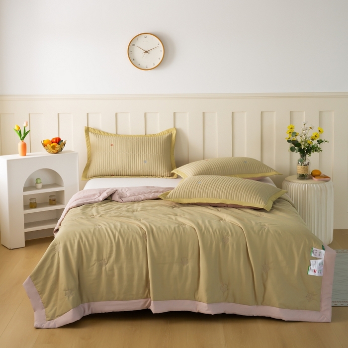 91家纺网 家纺一手货源 找家纺 晨晨家纺 2025新款A类莱赛尔天丝刺绣款凉席席子床盖款系列三件套 皇冠-抹茶绿