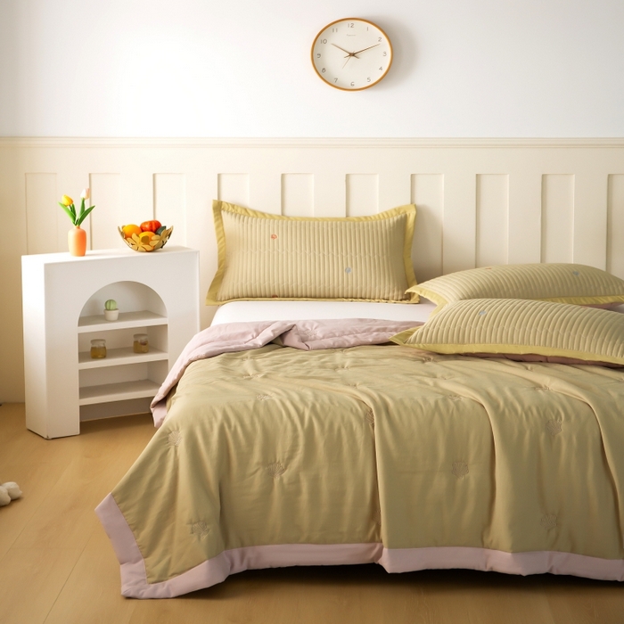 91家纺网 家纺一手货源 找家纺 晨晨家纺 2025新款A类莱赛尔天丝刺绣款凉席席子床盖款系列三件套 皇冠-抹茶绿