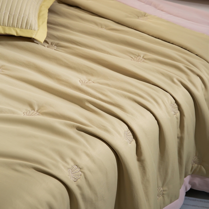 91家纺网 家纺一手货源 找家纺 晨晨家纺 2025新款A类莱赛尔天丝刺绣款凉席席子床盖款系列三件套 皇冠-抹茶绿