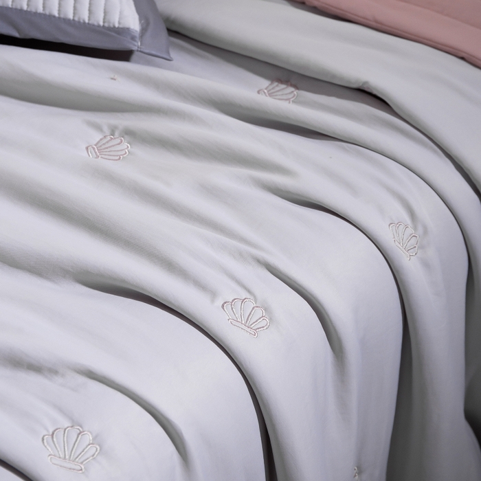 91家纺网 家纺一手货源 找家纺 晨晨家纺 2025新款A类莱赛尔天丝刺绣款夏被系列 单夏被 皇冠-绅士灰