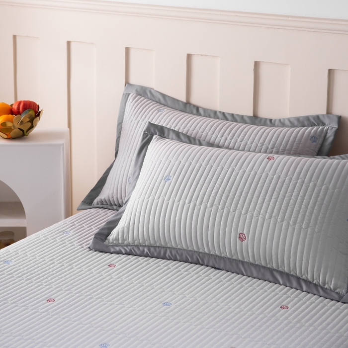 91家纺网 家纺一手货源 找家纺 晨晨家纺 2025新款A类莱赛尔天丝刺绣款凉席席子床盖款系列三件套 皇冠-绅士灰