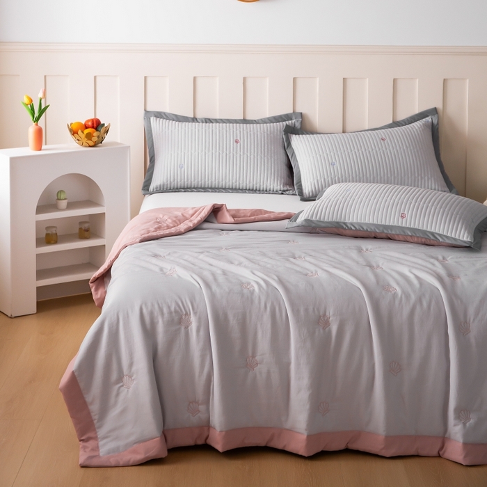 91家纺网 家纺一手货源 找家纺 晨晨家纺 2025新款A类莱赛尔天丝刺绣款凉席席子床盖款系列三件套 皇冠-绅士灰