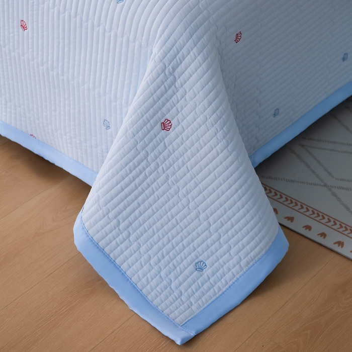 91家纺网 家纺一手货源 找家纺 晨晨家纺 2025新款A类莱赛尔天丝刺绣款凉席席子床盖款系列三件套 皇冠-天空蓝