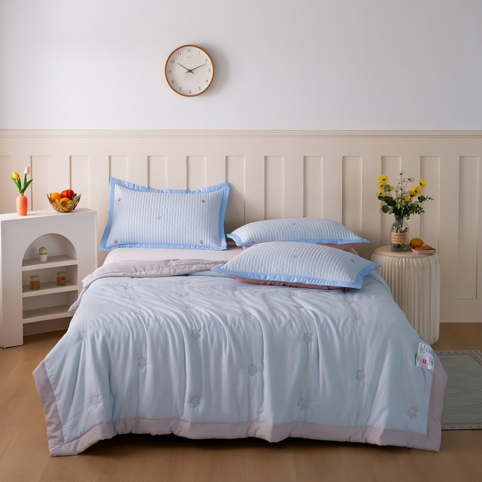 91家纺网 家纺一手货源 找家纺 晨晨家纺 2025新款A类莱赛尔天丝刺绣款凉席席子床盖款系列三件套 皇冠-天空蓝