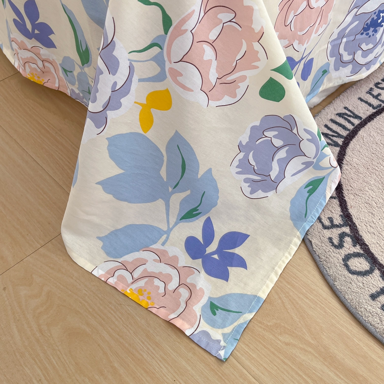 91家纺网 家纺一手货源 找家纺 大吉 2025新款亲肤舒适全棉纯棉喷气小清新印花系列单床单床单单件单品床单 山茶花开