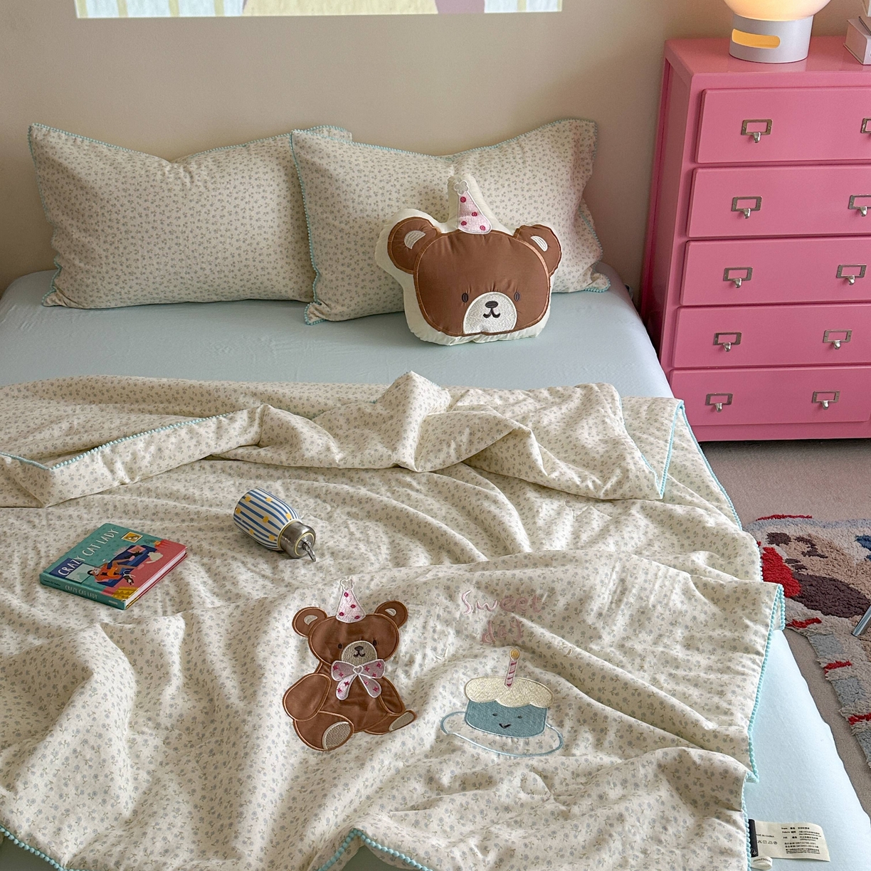 91家纺网 家纺一手货源 找家纺 觅糖家纺 2025春夏新款全棉双层纱夏被夏凉被空调被 蛋糕熊