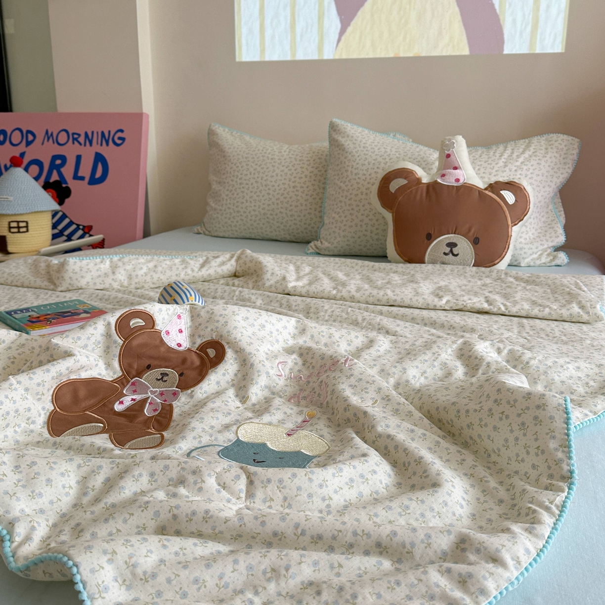 91家纺网 家纺一手货源 找家纺 觅糖家纺 2025春夏新款全棉双层纱夏被夏凉被空调被 蛋糕熊