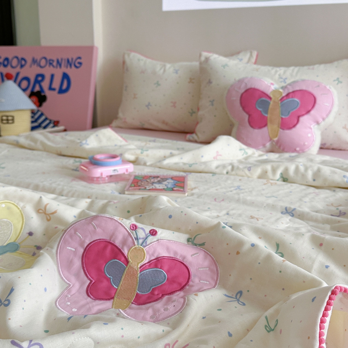 91家纺网 家纺一手货源 找家纺 觅糖家纺 2025春夏新款全棉双层纱夏被夏凉被空调被 蝴蝶日记