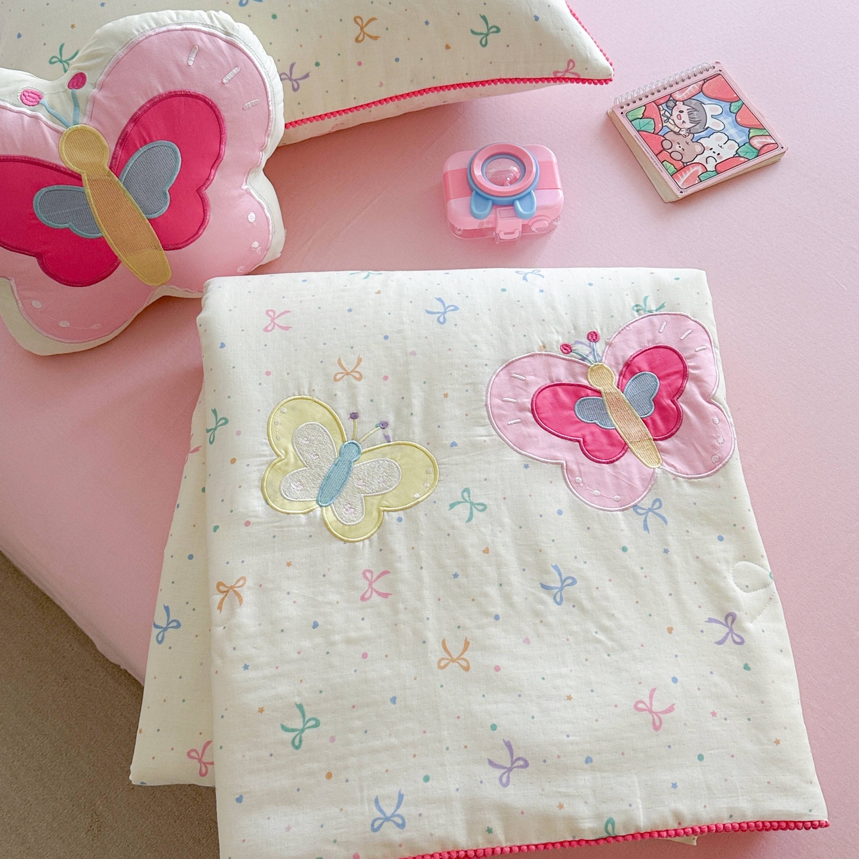 91家纺网 家纺一手货源 找家纺 觅糖家纺 2025春夏新款全棉双层纱夏被夏凉被空调被 蝴蝶日记