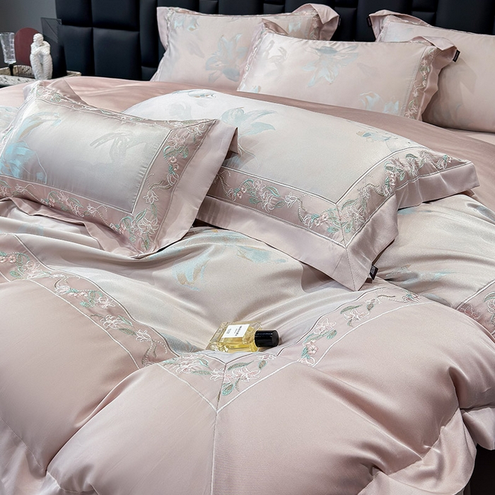 91家纺网 家纺一手货源 找家纺  2025新款高端A类天丝棉提花四件套真丝轻奢刺绣丝滑裸睡长绒棉爆款床上用品-薇澜 薇澜-凝烟粉