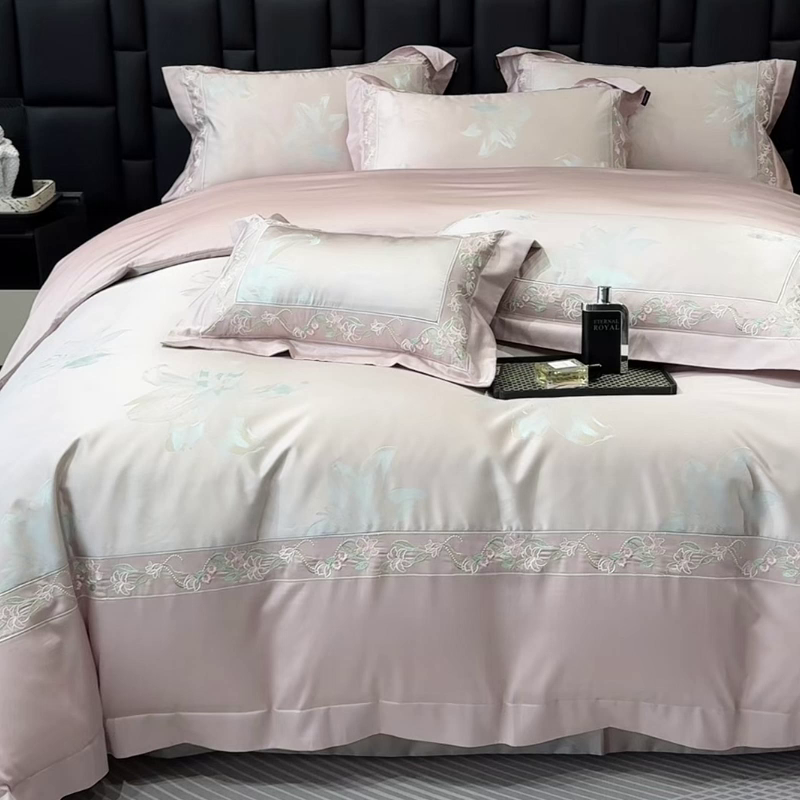 91家纺网 家纺一手货源 找家纺  2025新款高端A类天丝棉提花四件套真丝轻奢刺绣丝滑裸睡长绒棉爆款床上用品-薇澜 薇澜-凝烟粉