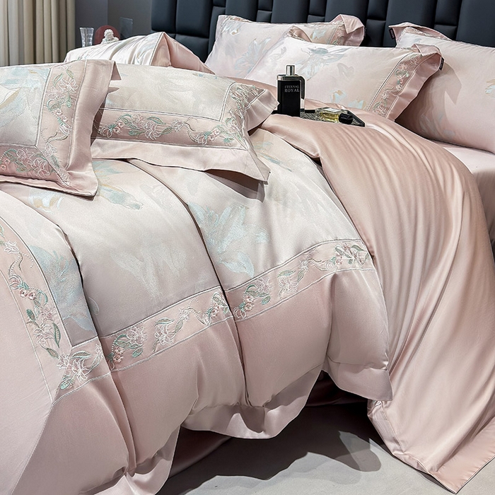 91家纺网 家纺一手货源 找家纺  2025新款高端A类天丝棉提花四件套真丝轻奢刺绣丝滑裸睡长绒棉爆款床上用品-薇澜 薇澜-凝烟粉