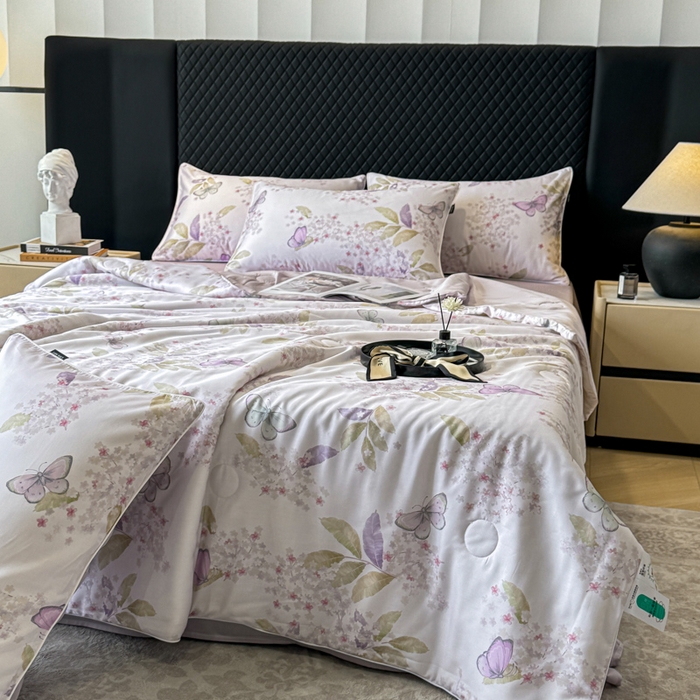 91家纺网 家纺一手货源 找家纺 芊寻家居 2025新款A类50支莱赛尔天丝数码印花夏被夏凉被空调被 蝶恋花紫