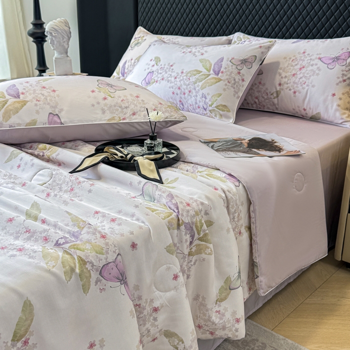 91家纺网 家纺一手货源 找家纺 芊寻家居 2025新款A类50支莱赛尔天丝数码印花夏被夏凉被空调被 蝶恋花紫