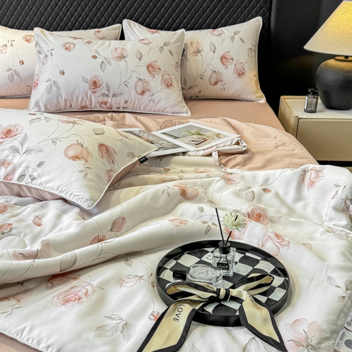 91家纺网 家纺一手货源 找家纺 芊寻家居 2025新款A类50支莱赛尔天丝数码印花夏被夏凉被空调被 花意盈香粉