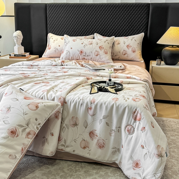 91家纺网 家纺一手货源 找家纺 芊寻家居 2025新款A类50支莱赛尔天丝数码印花夏被夏凉被空调被 花意盈香粉