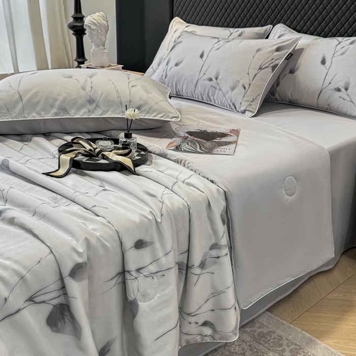 91家纺网 家纺一手货源 找家纺 芊寻家居 2025新款A类50支莱赛尔天丝数码印花夏被夏凉被空调被 静谧灰