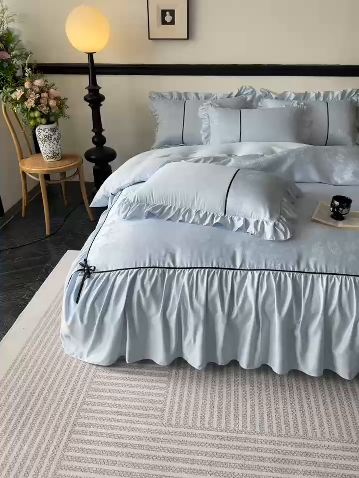 91家纺网 家纺一手货源 找家纺 凯美家居 2025新款法式风水洗真丝提花工艺四件套 雾中花 浅蓝